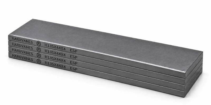 HARDVANES® H135444/4 — Kit de 4 paletas 135 × 44 × 4 mm con bisel fino y grabado a la izquierda del canto