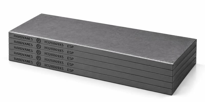 HARDVANES® H320695/5 — Kit de 5 paletas 320 × 69 × 5 mm con bisel fino y grabado a la izquierda del canto