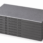 Kit HARDVANES® H63434/7 de siete paletas de 63 × 43 × 4 mm alineadas, con bisel y grabado H63X43X4 ESP a la izquierda en cada pieza